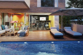 Apartment in Tower * POOL * Stylish and Beautiful
